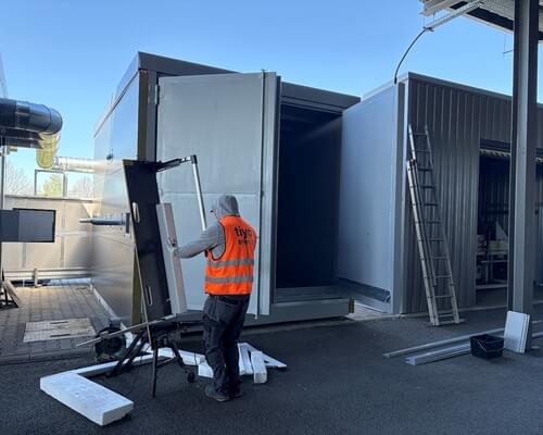 New reaction container to enable dynamic battery testing New reaction container to enable dynamic battery testing