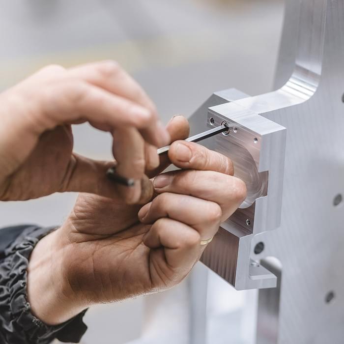 manual nut tightening in the TIYO test facility