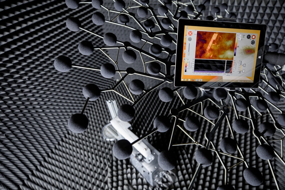 detail of the display and the acquired data in the semi-anechoic chamber