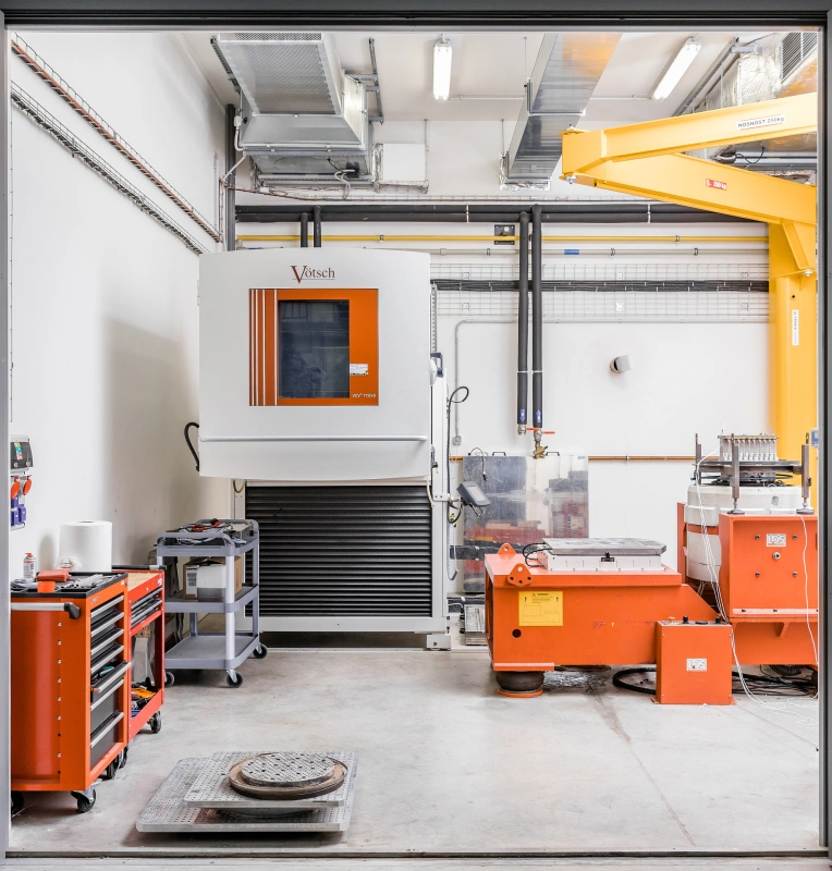 vibration test chamber in the TIYO laboratory