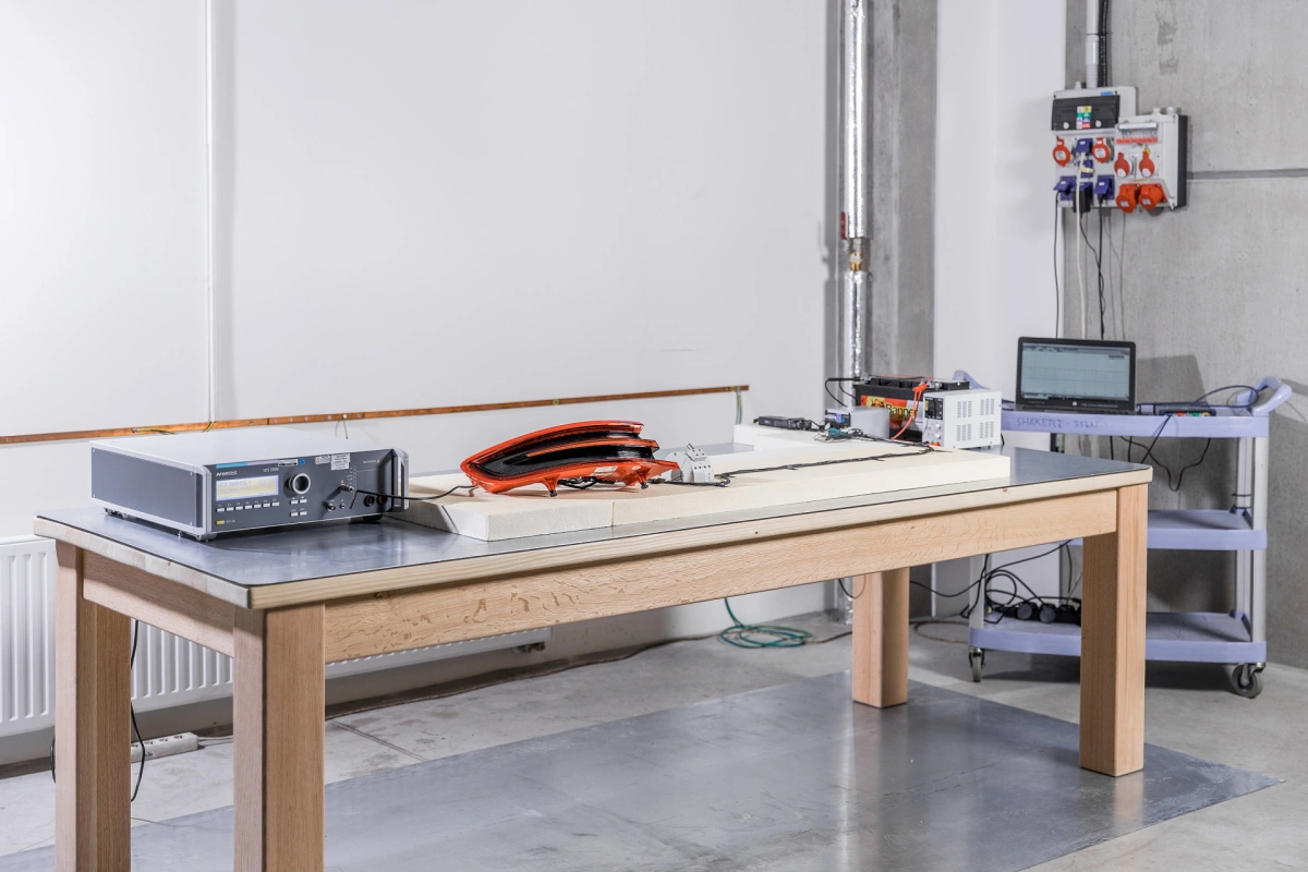 Electronic circuit tests and simulation | According to ISO standards