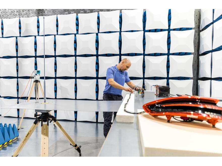 TIYO specialist makes preparations in the chamber for electromagnetic compatibility tests TIYO specialist makes preparations in the chamber for electromagnetic compatibility tests