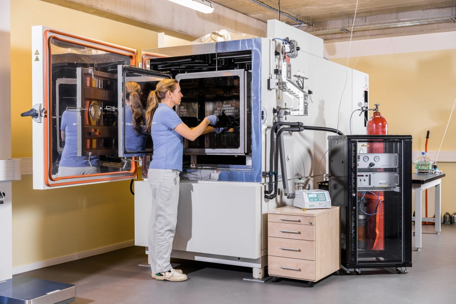 Emission chamber testing of plastics in the TIYO laboratory
