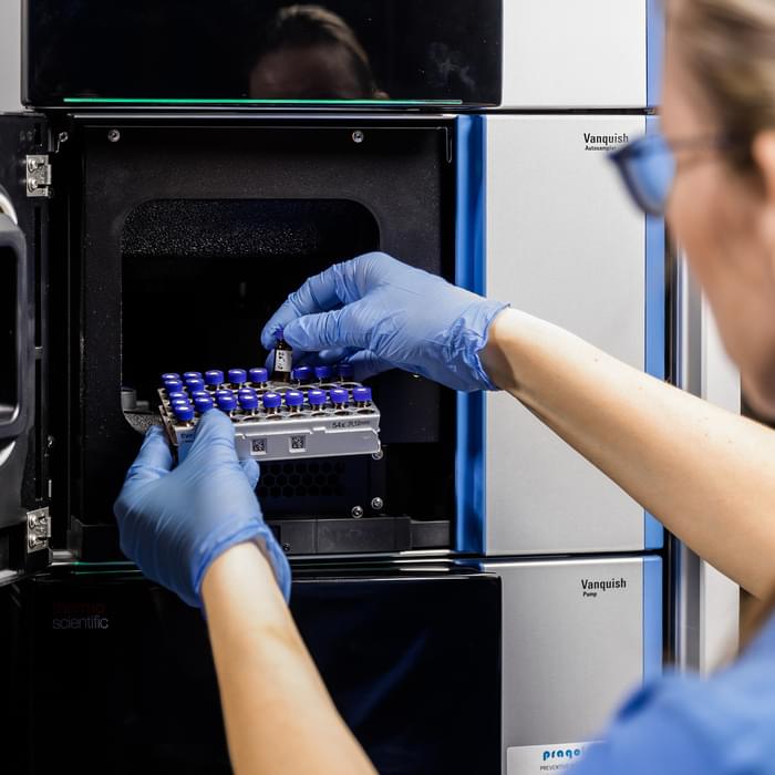 Testing of plastic parts in the emission chamber of the TIYO laboratory