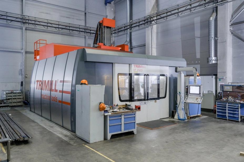 Large capacity climate chamber in the TIYO laboratory for testing aerospace components