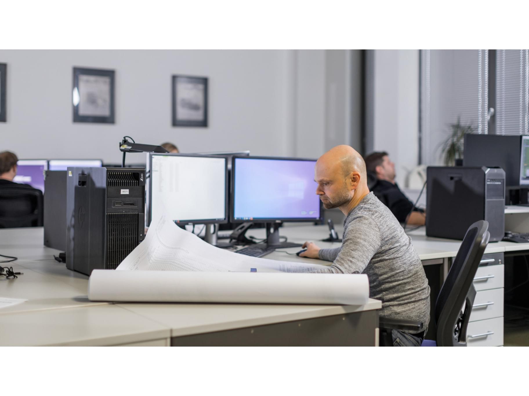 TIYO specialist works in the office on a digital model for the automotive industry