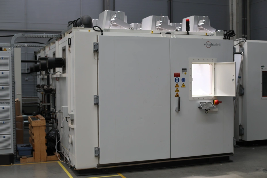 closed climate chamber