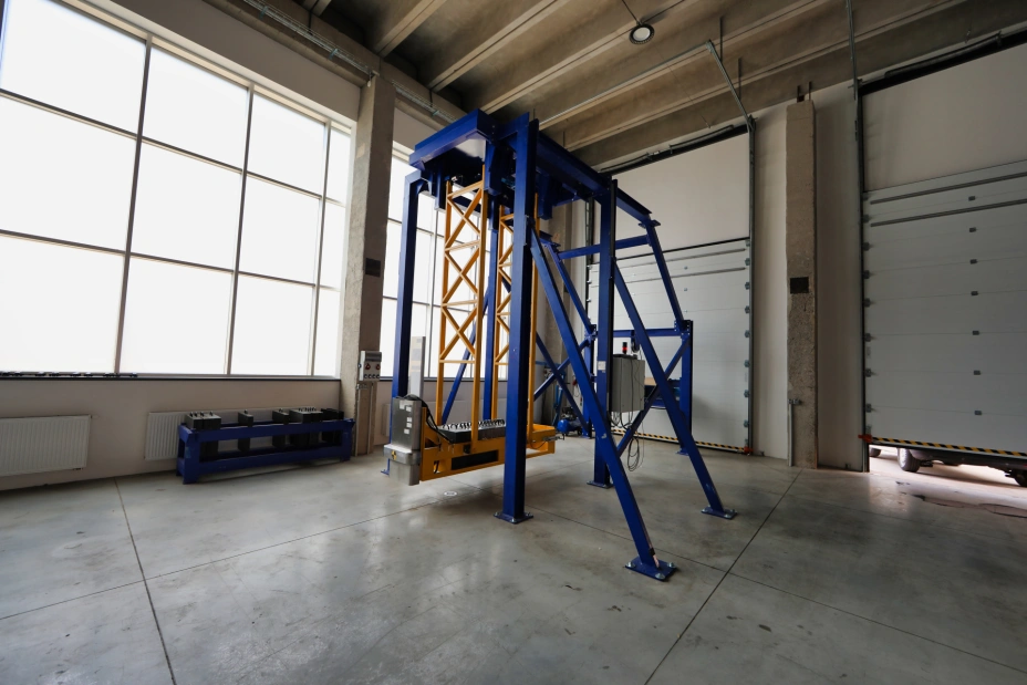 Pendulum for testing car and commercial vehicle bumpers