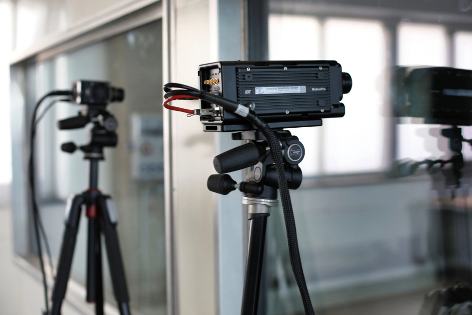cameras monitoring airbag tests in the TIYO laboratory