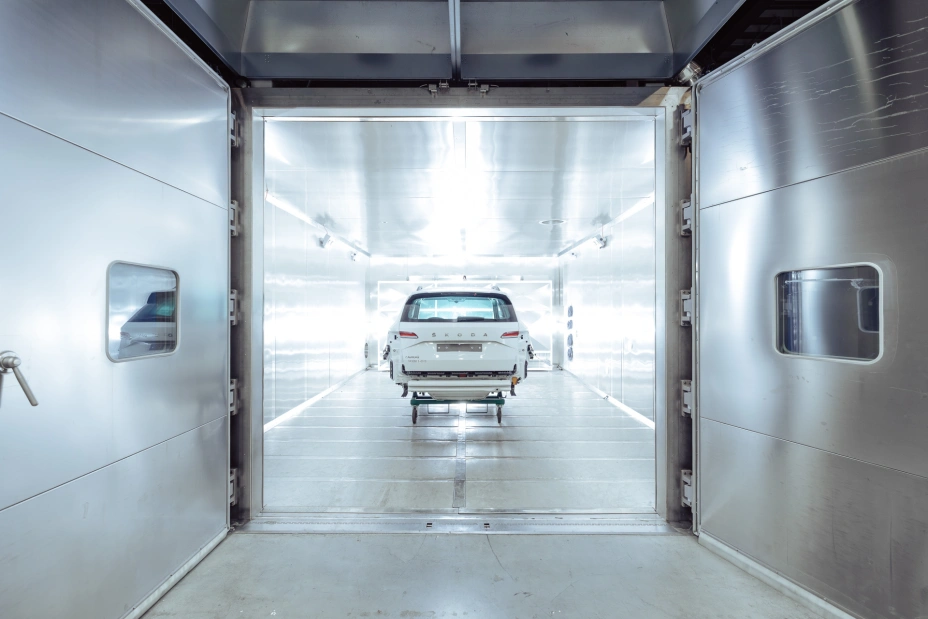 passenger car body in the TIYO climate chamber