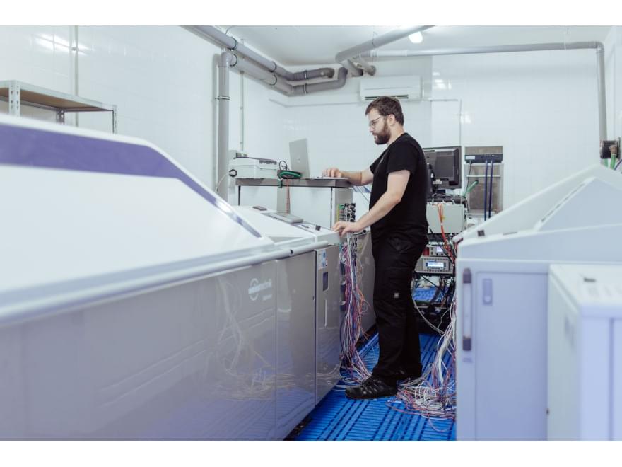 TIYO specialist sets up software for precision corrosion testing TIYO specialist sets up software for precision corrosion testing