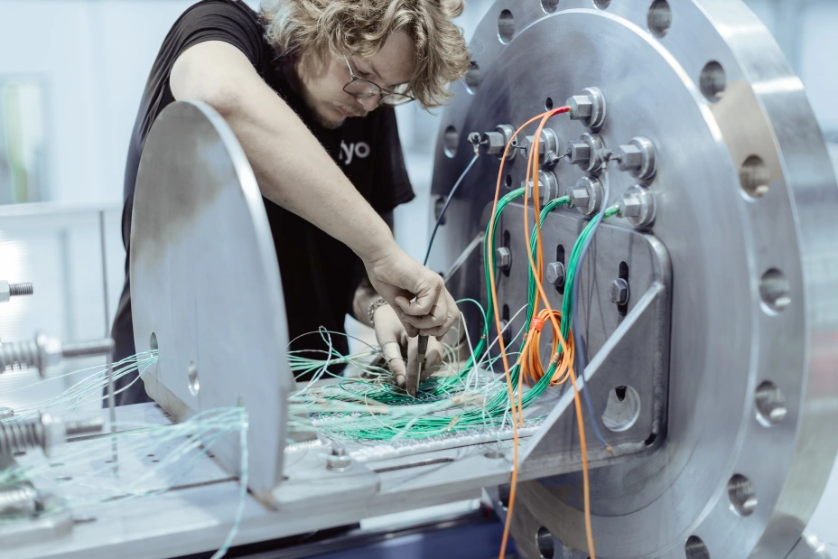 Tiyo specialist prepares instruments for gas analysis during battery ignition