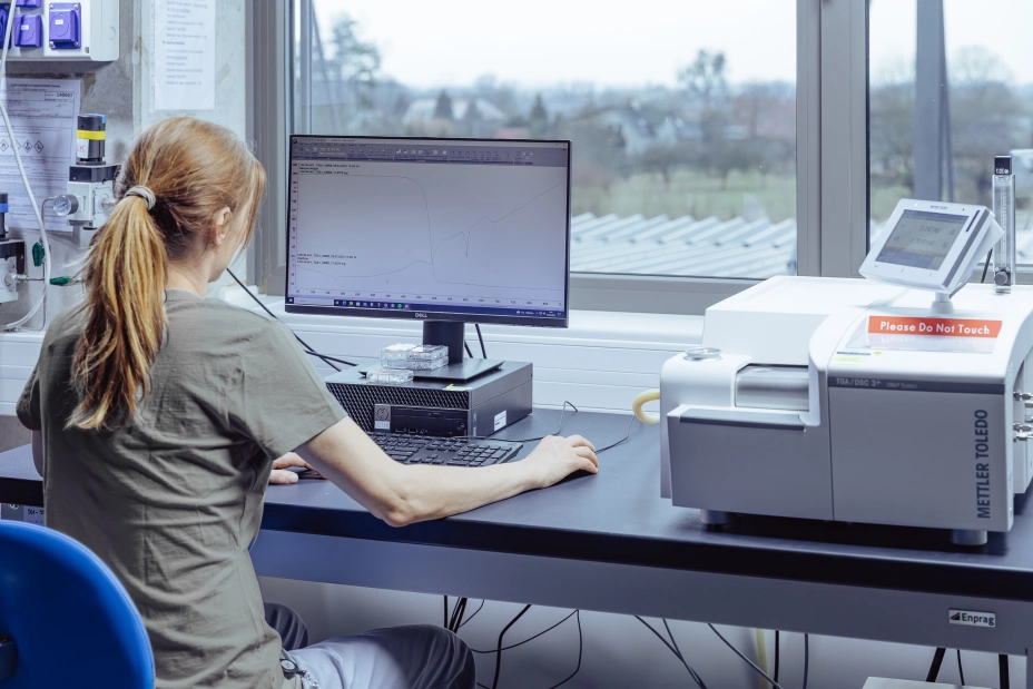 MATERIALS ANALYSIS OF PLASTICS, COMPOSITES, METALS AND FILMS, data analysis on PC