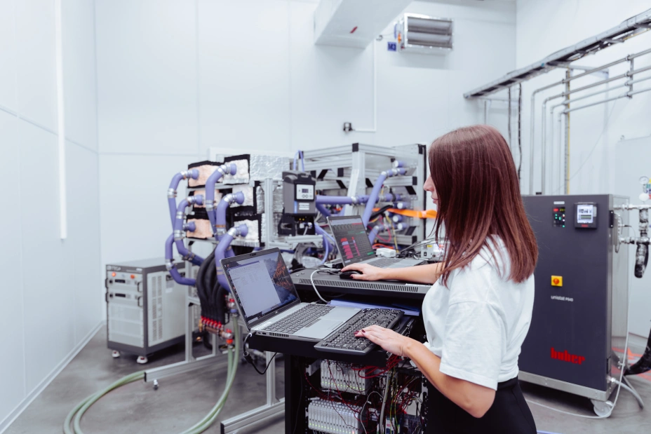 Data analysis in the TIYO laboratory during system tests of mechatronic components