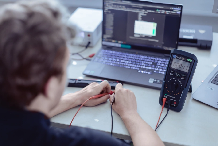 manual analysis of high voltage electrical tests in the TIYO laboratory